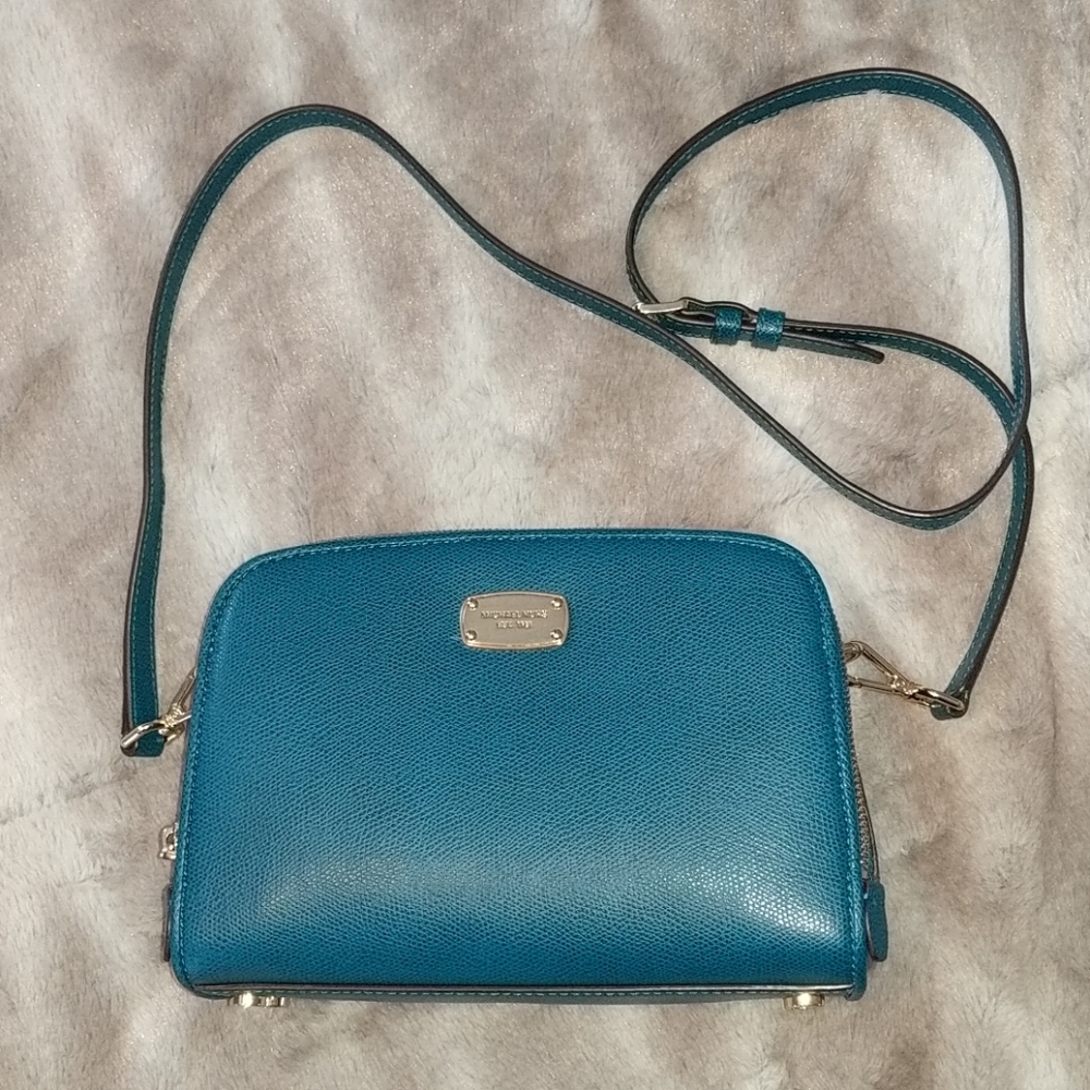 Micheal Kors crossbody 👛